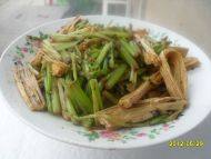 芹菜炒腐竹自制