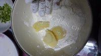香浓美味的烤土豆饼做法图解3)