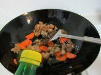 食欲满满的胡萝卜炒鸡做法图解9)