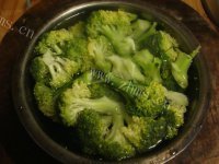 家常菜西兰花炒腊肉做法图解1)