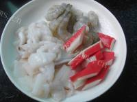 美味的海鲜豆腐煲做法图解5)