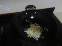 美味的金针菇豆腐汤做法图解2)