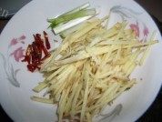 姜丝鸭做法图解1)