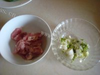 家常菜肉片炒青椒做法图解2)