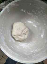 美味的韭菜鸡蛋馅饼做法图解1)