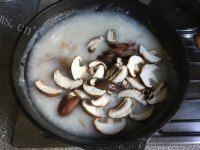 美味的香菇丝瓜鸡粥做法图解6)