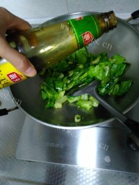 色香味浓的清炒油麦菜做法图解4)