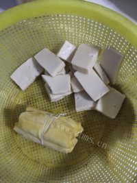 家常菜酸菜猪肉炖粉条做法图解2)