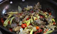 美味私房泡椒羊肉做法图解6)