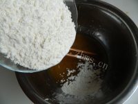 自制广式五仁月饼做法图解4)