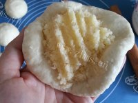 美味营养的椰蓉花形面包做法图解6)