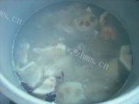 营养的排骨炖藕做法图解6)
