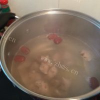 营养西兰花排骨汤做法图解9)