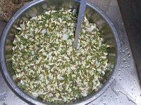 味道不错的蒸槐花做法图解2)