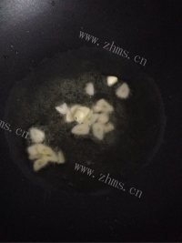 莴笋炒木耳做法图解4)