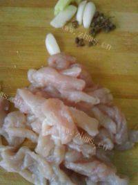家常菜肉丝炒豆角做法图解2)
