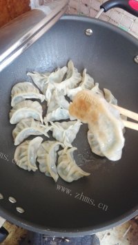 简单的生煎饺做法图解8)