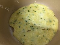 自制葱花鸡蛋煎饼做法图解7)
