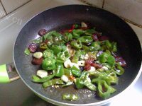 家常菜青椒炒腊肠