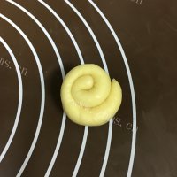 咸甜适中的金钱卷面包做法图解10)