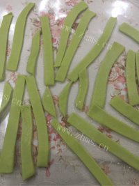 色泽鲜亮的臊子面做法图解4)