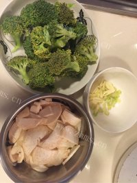 家常菜西兰花炒杏鲍菇做法图解1)