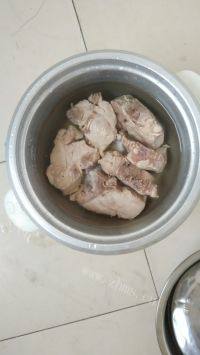 美味的酱香排骨做法图解4)