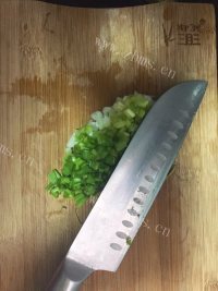 自制西葫芦丝饼做法图解6)