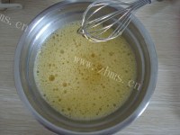 自制香葱肉松蛋糕卷做法图解3)