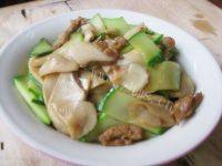 家常菜杏鲍菇黄瓜炒肉
