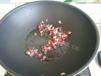 美味的腊肠鸡蛋炒饭做法图解5)