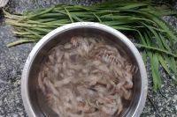 家常的韭菜炒河虾做法图解1)