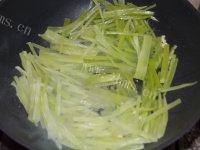 家常菜素炒莴笋丝做法图解4)