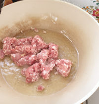 鲜美的酸豆角炒肉末粉丝做法图解3)