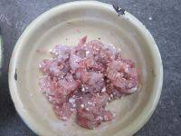 虾仁瘦肉豆腐菜花汤做法图解1)