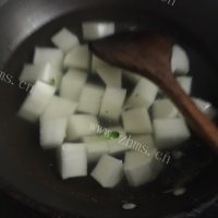 美味的猪蹄火锅做法图解1)