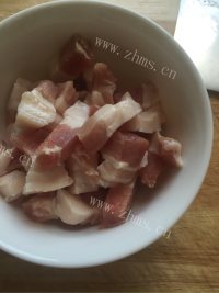 美味的红烧肉焖饭做法图解4)