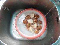 芹菜炒香菇自制做法图解1)