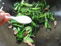 简易的腊肉炒芥兰做法图解13)