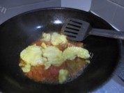 色味俱全的青椒西红柿炒蛋做法图解5)