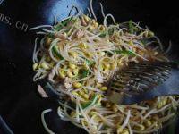 家常菜黄豆芽炒肉丝做法图解6)