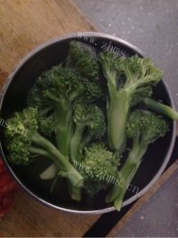 诱人的番茄肉酱意面做法图解2)