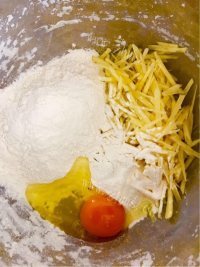 香气浓郁的香煎土豆丝饼做法图解3)