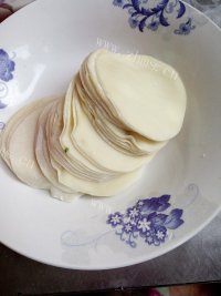 香气浓郁的韭菜水饺做法图解3)
