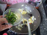 家常菜炒黑白菜做法图解9)