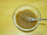 自制巧克力炼乳戚风做法图解5)