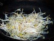 凉拌绿豆芽做法图解3)