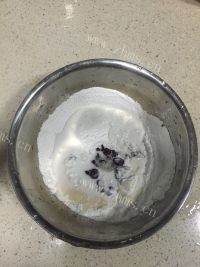 黏黏的蔓越莓椰奶糕做法图解3)
