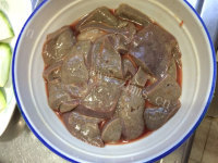 丝瓜猪肝汤做法图解1)