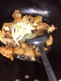 美味的大盘鸡面做法图解5)